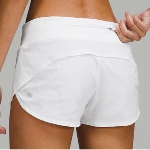 NWOT Lululemon LR White Speed Up Shorts Size: 6 Reg 2.5”